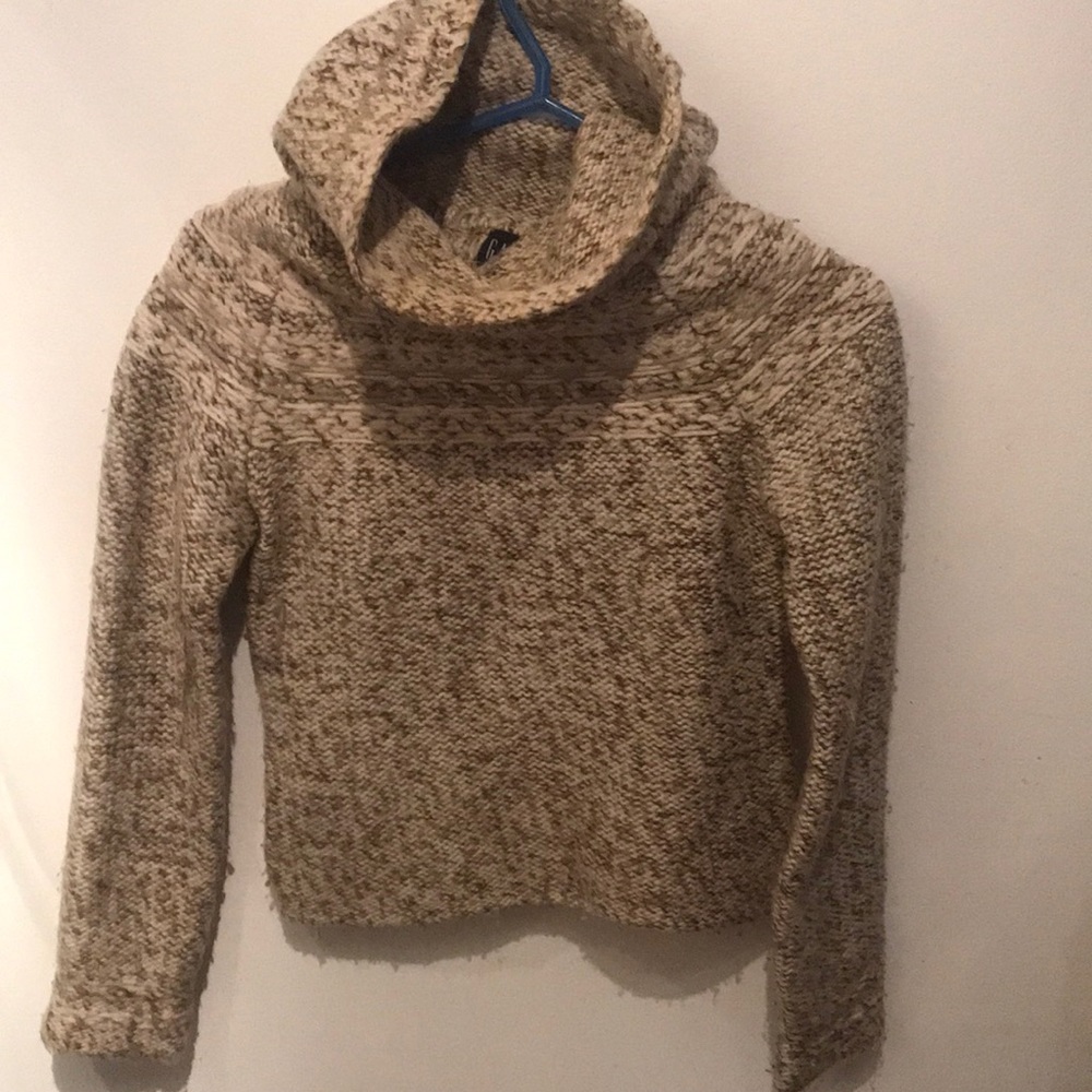 Super cute Gap knitted crop top turtleneck sweater very unique
